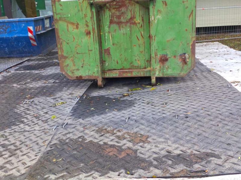 Stellflächen für Container aller Art - Mobile Bodenschutzplatten als Plattform
