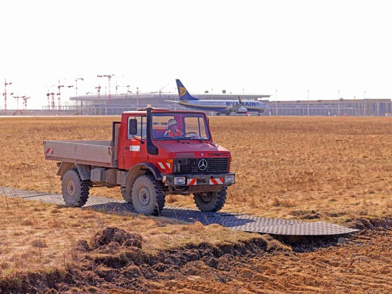 Mobile Fahrstraße für einen internationalen Flughafen
