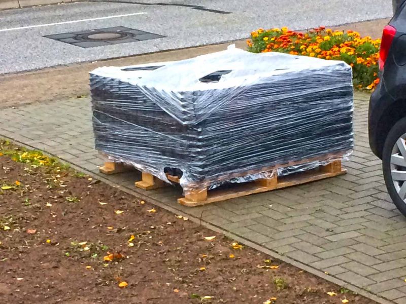 Umwandlung einer Pflanzfläche zu einem PKW Stellplatz aus Rasengittersteinen