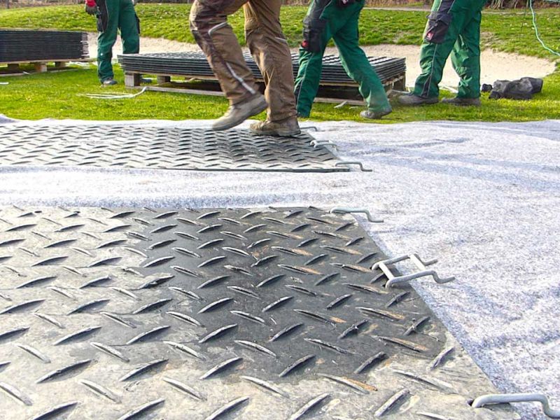 Baustraße zur Teichentschlammung im Golfplatzbau bzw. Golfplatzpflege