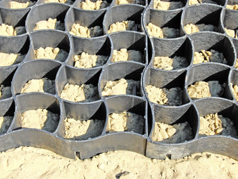 Bodengitter BG50 zur Herstellung eines befestigten Weg für Fahrzeuge und Anhänger auf Sand