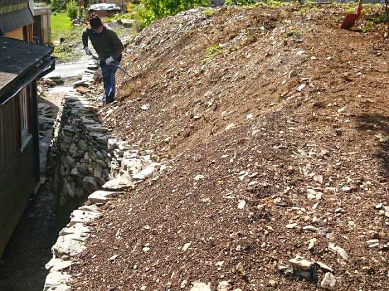 Hang- und Mauer sichern mit der Böschungsmatte Kokos BMK350