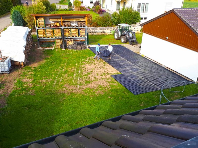 Gartenboden befestigen und befahrbar machen mit dem Rasengitterstein RGS35
