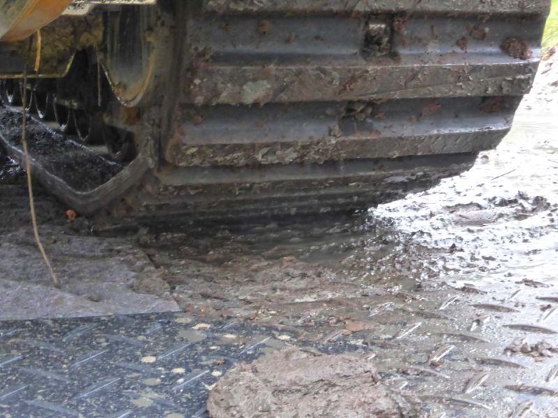 Mobile Baustraße als Bodenschutz bei Kettenfahrzeugen