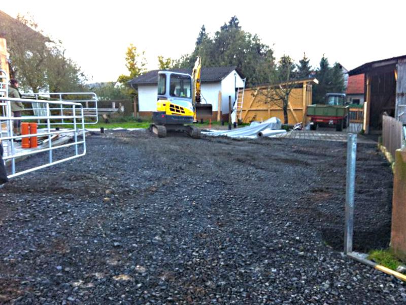 Bodengitter BG50 zur trittfesten Bodenbefestigung eines Roundpen / Führanlage