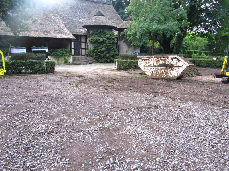 Rasennetz zur Rasenverstärkung eines Rasenparkplatz aus Rollrasen