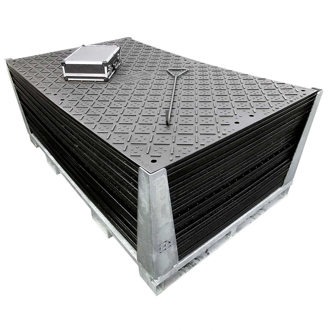 x:tek Fahrplatten aus Kunststoff, 2000 × 1220 mm, beidseitig profiliert, als 30er Fahrplatten-Set inkl. Stahlpalette