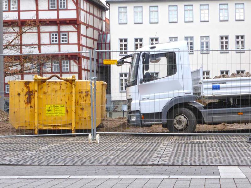 Mobile Baustraße als Pflasterschutz in der Fußgängerzone in Gießen