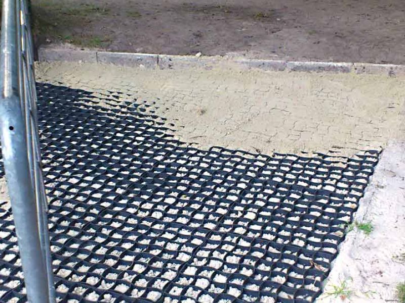 Verlegung des Bodengitter BG30 ohne Unterbau für ein Pferde Paddock / Offenstall