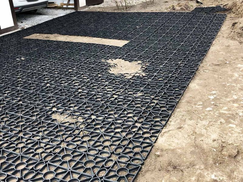 Begrünte und befahrbare Einfahrt für ein PKW-Carport anlegen mit dem Rasengitter RG24