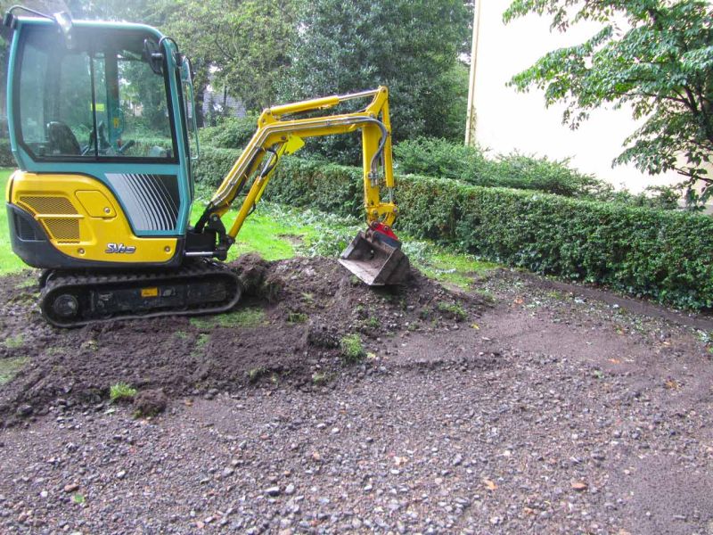 Rasennetz zur Rasenverstärkung eines Rasenparkplatz aus Rollrasen