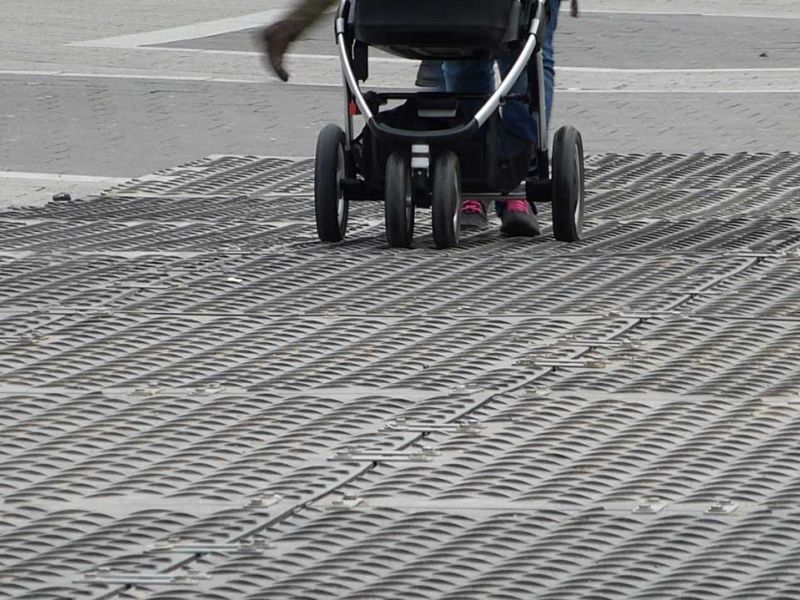 Baustrasse Pflasterschutz Fussgaengerzone Giessen 13 referenz