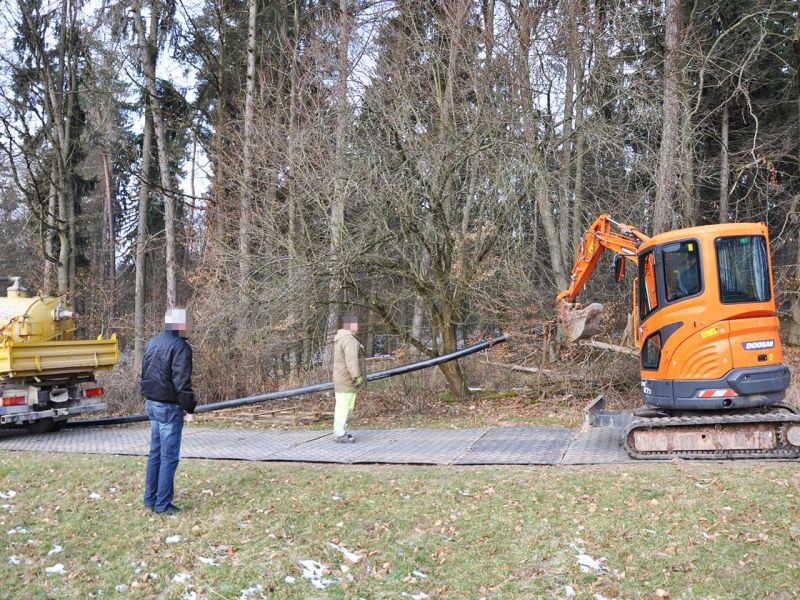 Mobile Baustraße Telekom-Baustelle Esselbach im Steigerwald mit der s:tek 48 Bodenschutzplatte