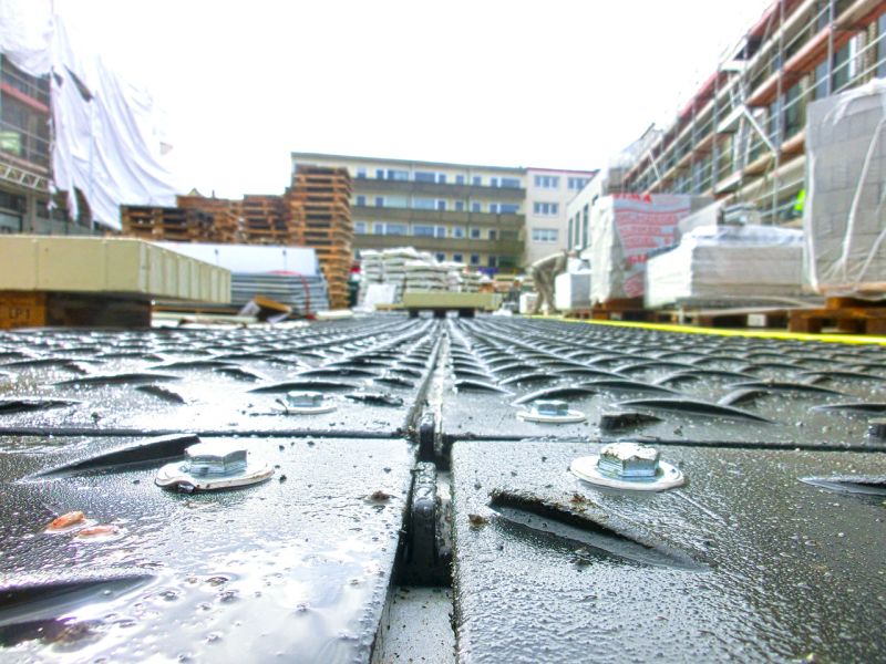 Bodenschutzplatten zum Schutz des Pflasters - Neubau in Bad Vilbel