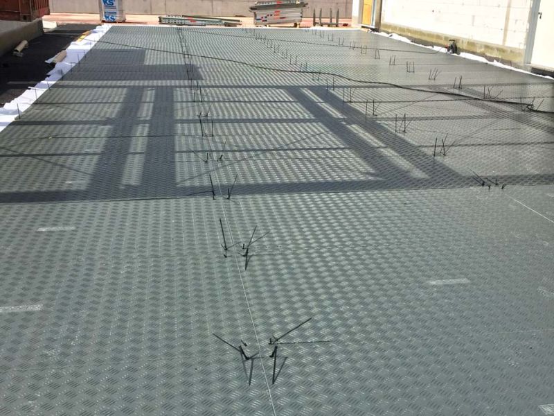 e:tek Fahrplatten aus Kunststoff zum Schutz des Boden und Parkhausboden eines im Neubau befindlichen Einkaufscenter (Shoppingmall / Arkade) in Bielefeld.