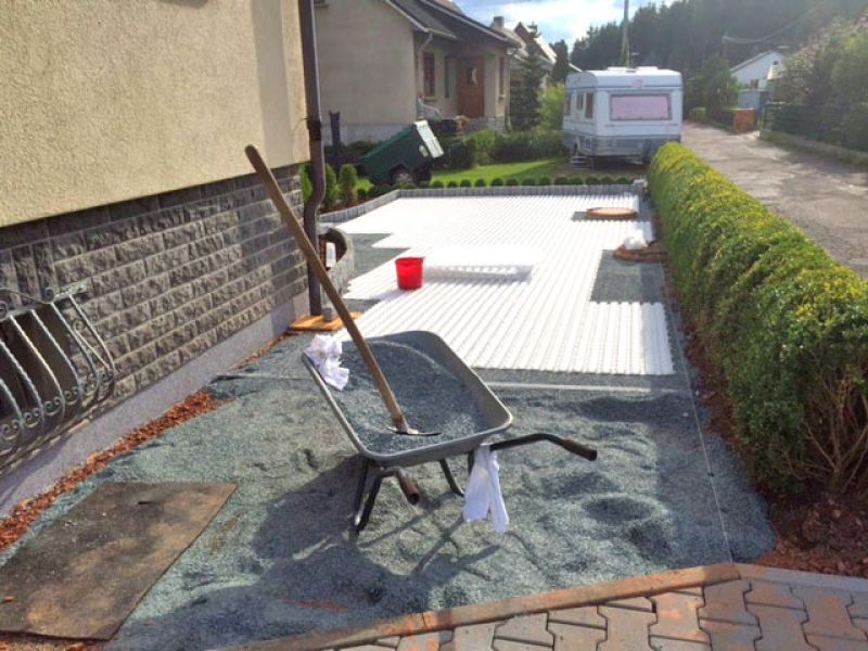 Verwandlung eines Vorgarten in einen schön angelegten PKW Stellplatz