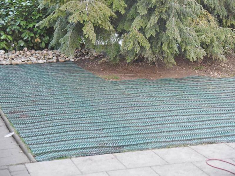 Rasennetz RN 1800 als Wühlschutz, Buddelschutz für den Hundeauslauf im Garten