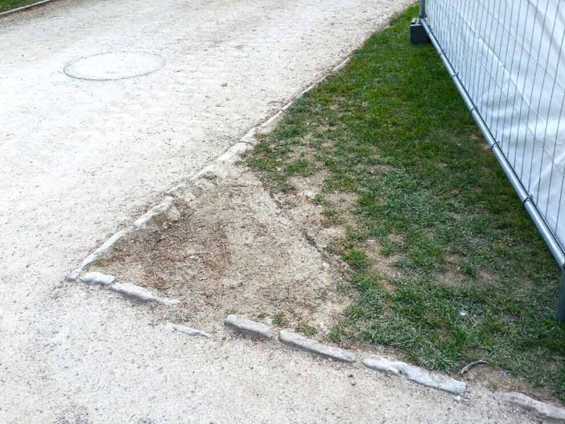 Fahrplatten zum Schutz des Rasen im Schlosspark Heidelberg für ein Event