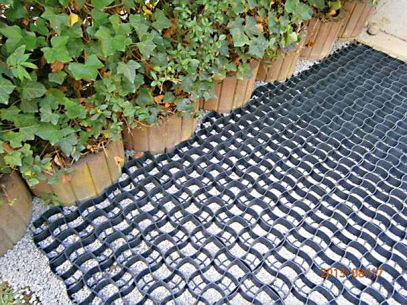 Anlegen eines zusätzlichen PKW-Stellplatz im Vorgarten mit dem Bodengitter BG50