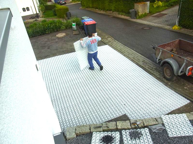 Anlegen einer Kiesfläche im Vorgarten für Parkplätze mit dem Kiesgitter KG30