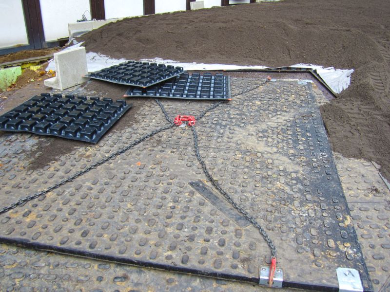 Lastverteilplatte mit eingehängtem Krangeschirr