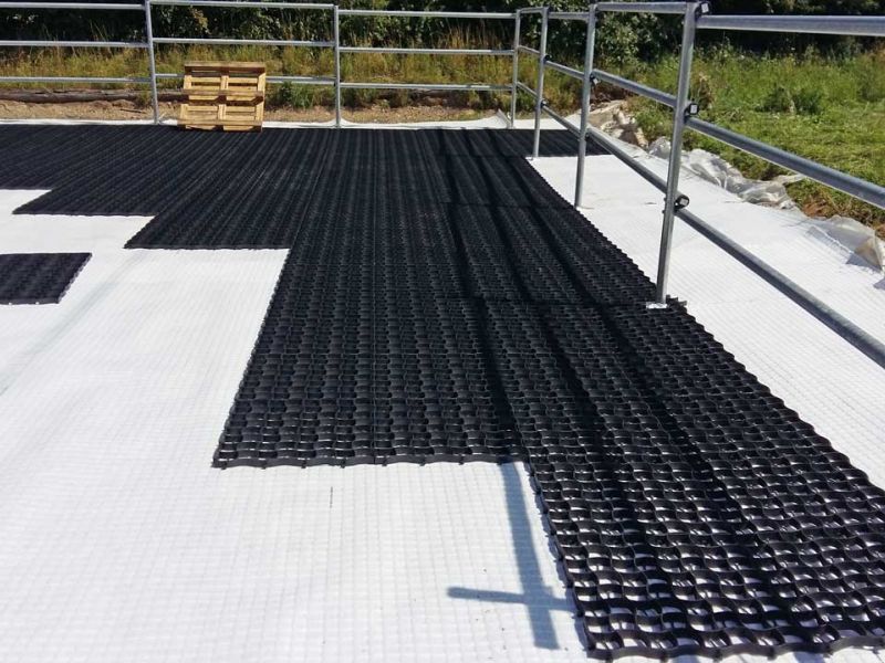 Bodengitter BG50 zur trittfesten Bodenstabilisierung im Reitplatzbau