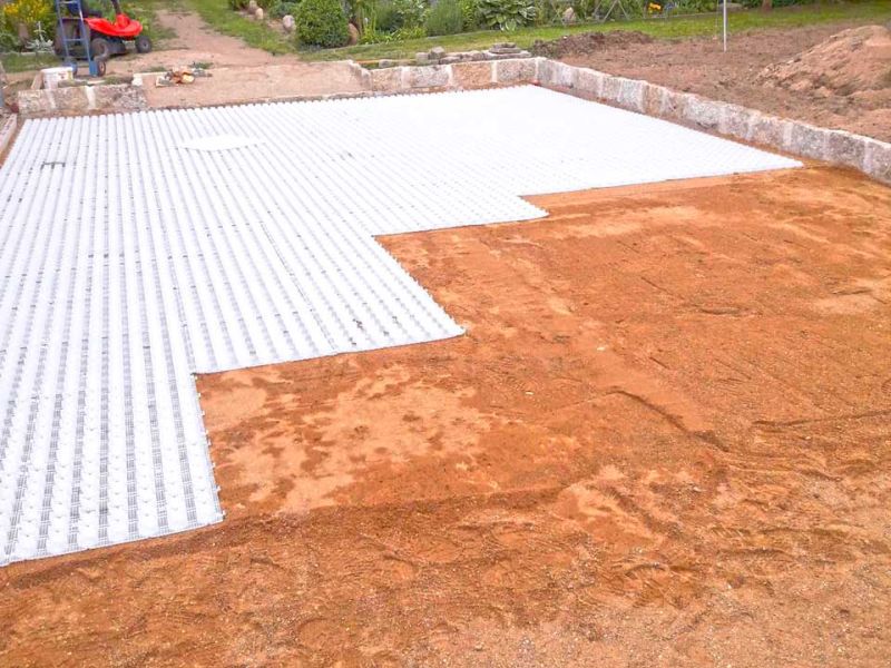 Sie möchten eine Kiesfläche als Stellplatz für ihren PKW anlegen ohne das Spurrillen durch die Befahrung entstehen? Wir empfehlen das Premium Kiesgitter KG30!