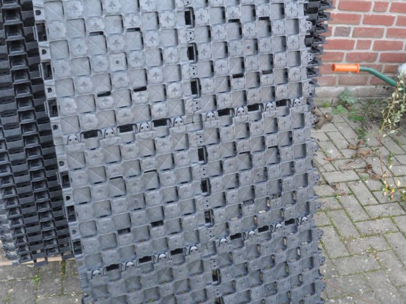 Befestigung eines steilen Weidezugang in Hanglage ohne Unterbau mit den Paddockplatten PP60