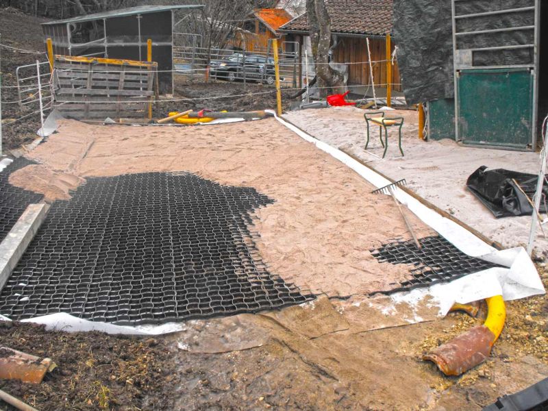 Verlegung des Bodengitter BG30 ohne Unterbau zur Herstellung eines Paddock