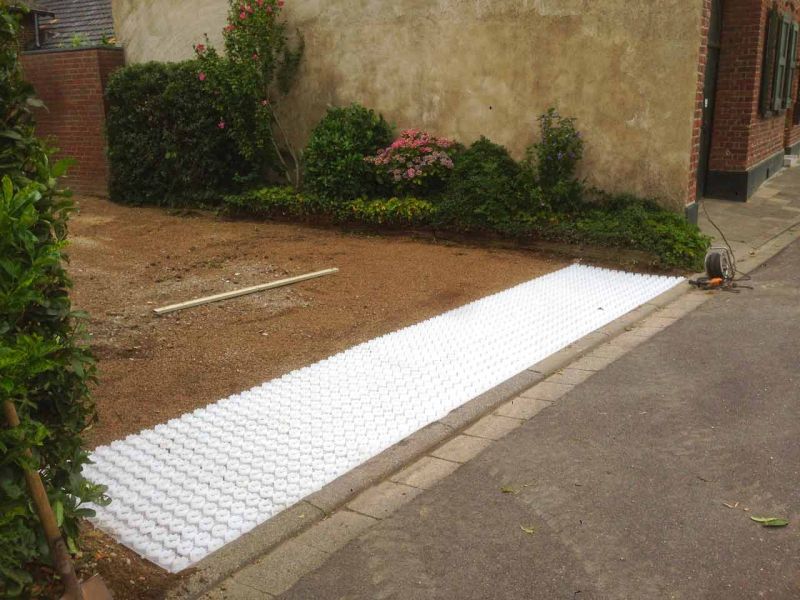 Kiesstabilisierung eines Hof und Einfahrt mit dem Kiesgitter KG30