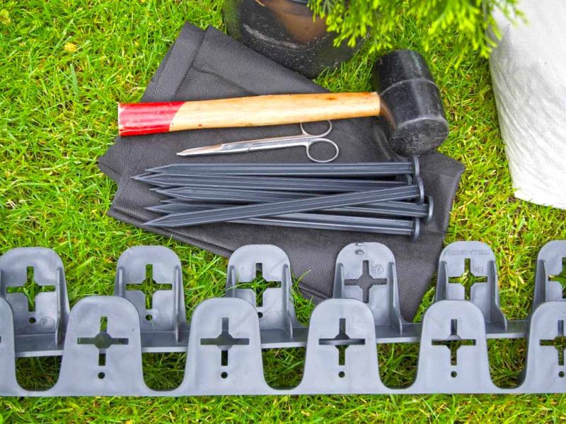 Randeinfassung aus Kunststoff als Rasenkante bzw. Beetkante für Pflanzflächen