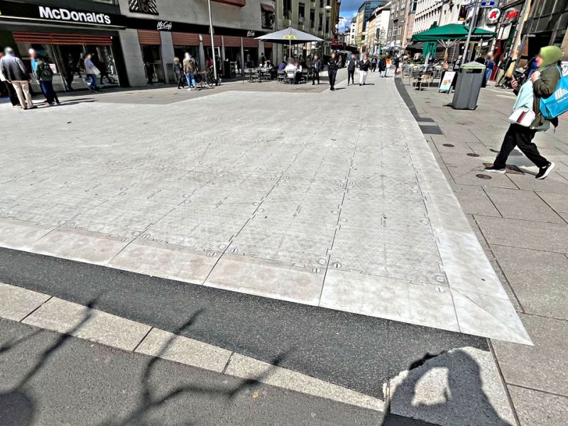 OmniDeck ™ Bodenschutz-System zum Abdecken und Schutz hochwertiger Böden und Flächen für Innerstädtische Baustellen mit Fußgängerverkehr.