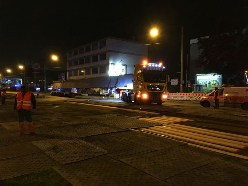 Zu schwer gibt´s nicht – s:tek 48 Bodenschutzplatten als Schutz des Untergrunds bei einem Schwertransport