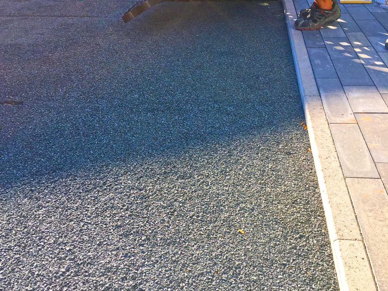 Begrünte Hofeinfahrt & Wohnwagen Stellplatz mit dem Bodengitter BG50 stabilisieren