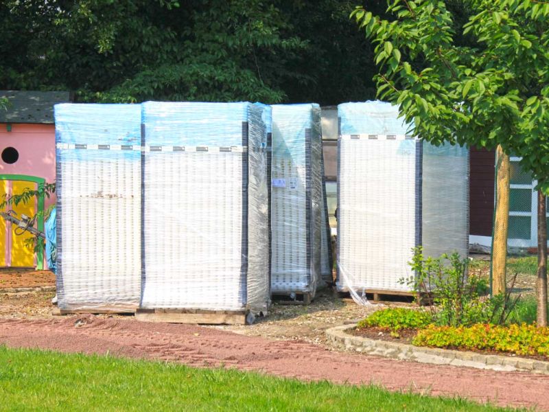 Verlegen und verfüllen des Kiesgitter KG30 für einen Gartenweg aus Kies