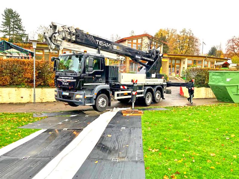 Nachhaltiger Rasenschutz mit Securatek Bodenschutzplatten