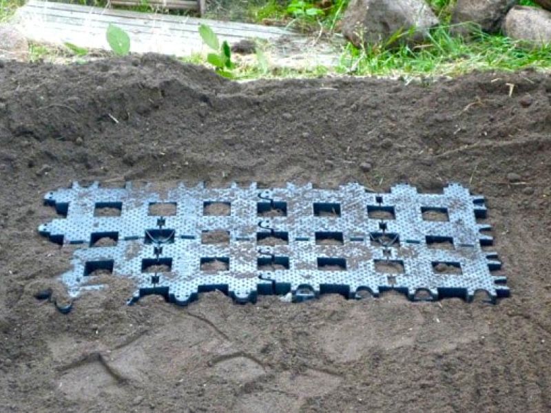 Kunststoff Rasengittersteine als Buddelschutz / Wühlschutz für Kaninchen