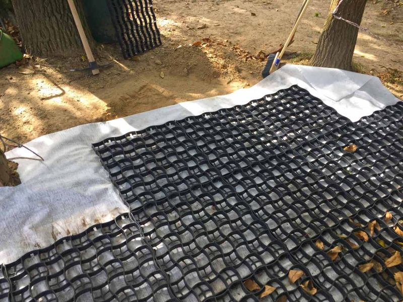 Futterplatz, Paddock und Offenstall - Matschfreie Bodenbefestigung ohne Unterbau