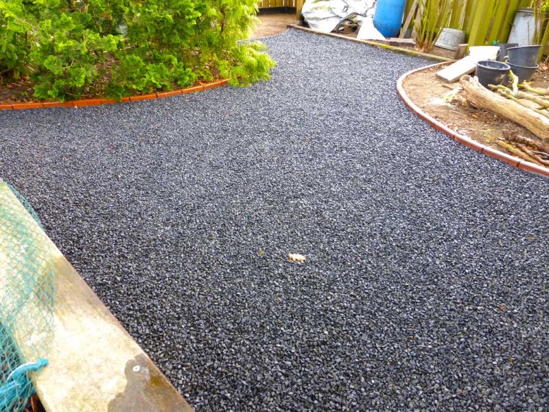 Anlegen eines stabilisierten Kiesweg und Gartenweg mit den Kieswaben KW50