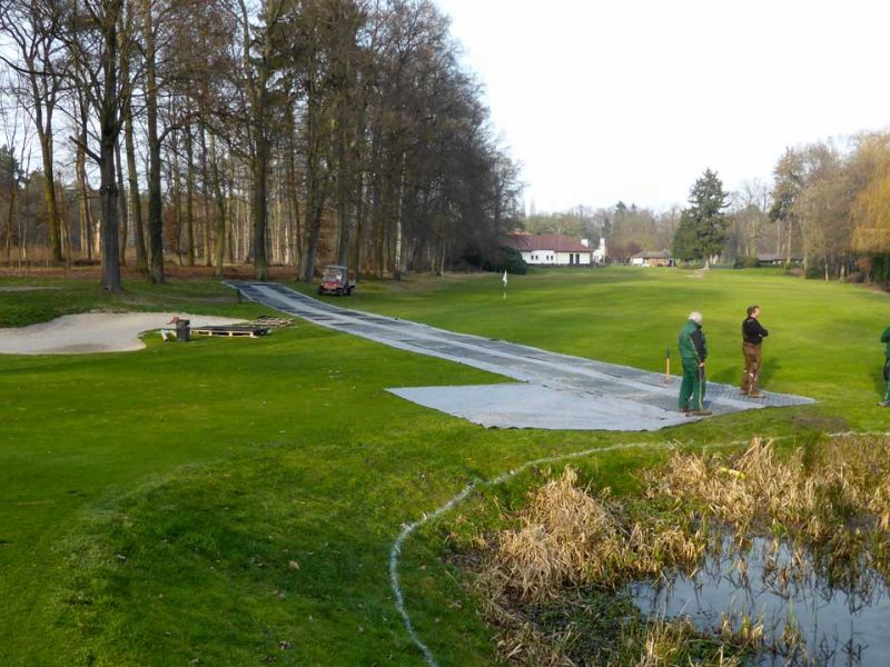Baustraße zur Teichentschlammung im Golfplatzbau bzw. Golfplatzpflege