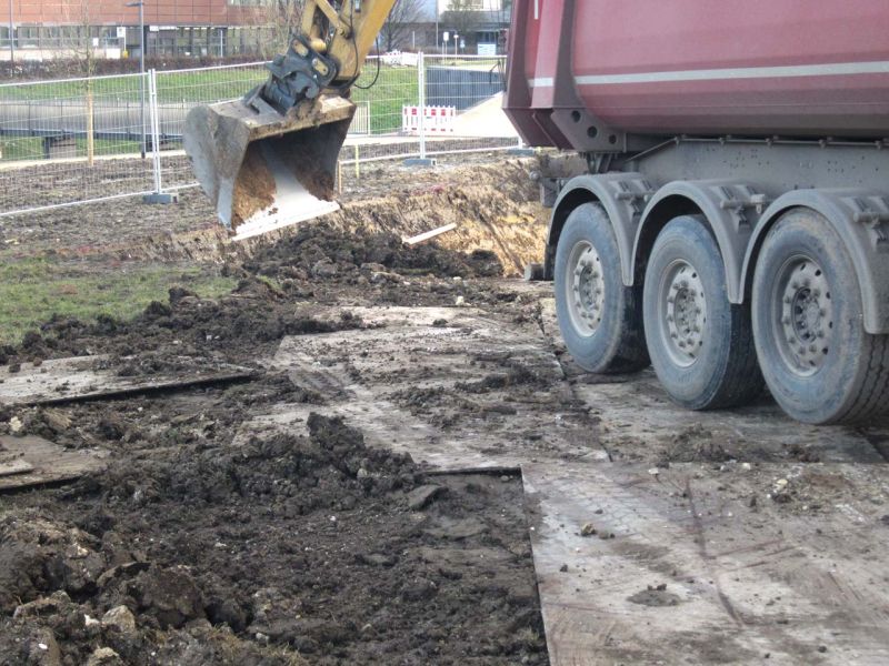 Mobile Baustraße zur Abfuhr von Erdarbeiten in Aachen