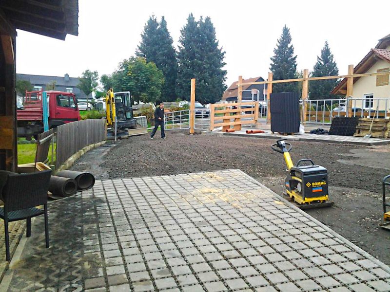 Bodengitter BG50 zur trittfesten Bodenbefestigung eines Roundpen / Führanlage