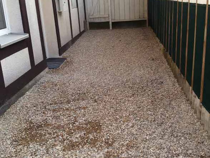 Neugestaltung eines Kiesweg vor einem Hauseingang mit dem Kiesgitter KG30