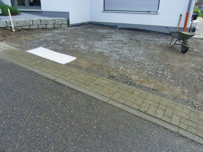 Anlegen einer Kiesfläche im Vorgarten für Parkplätze mit dem Kiesgitter KG30
