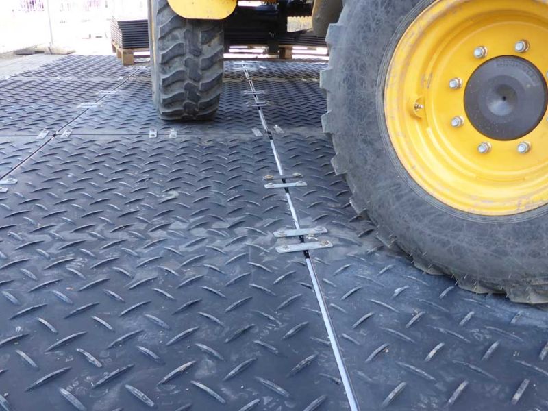 Mobile Baustraße als Pflasterschutz in der Fußgängerzone in Gießen