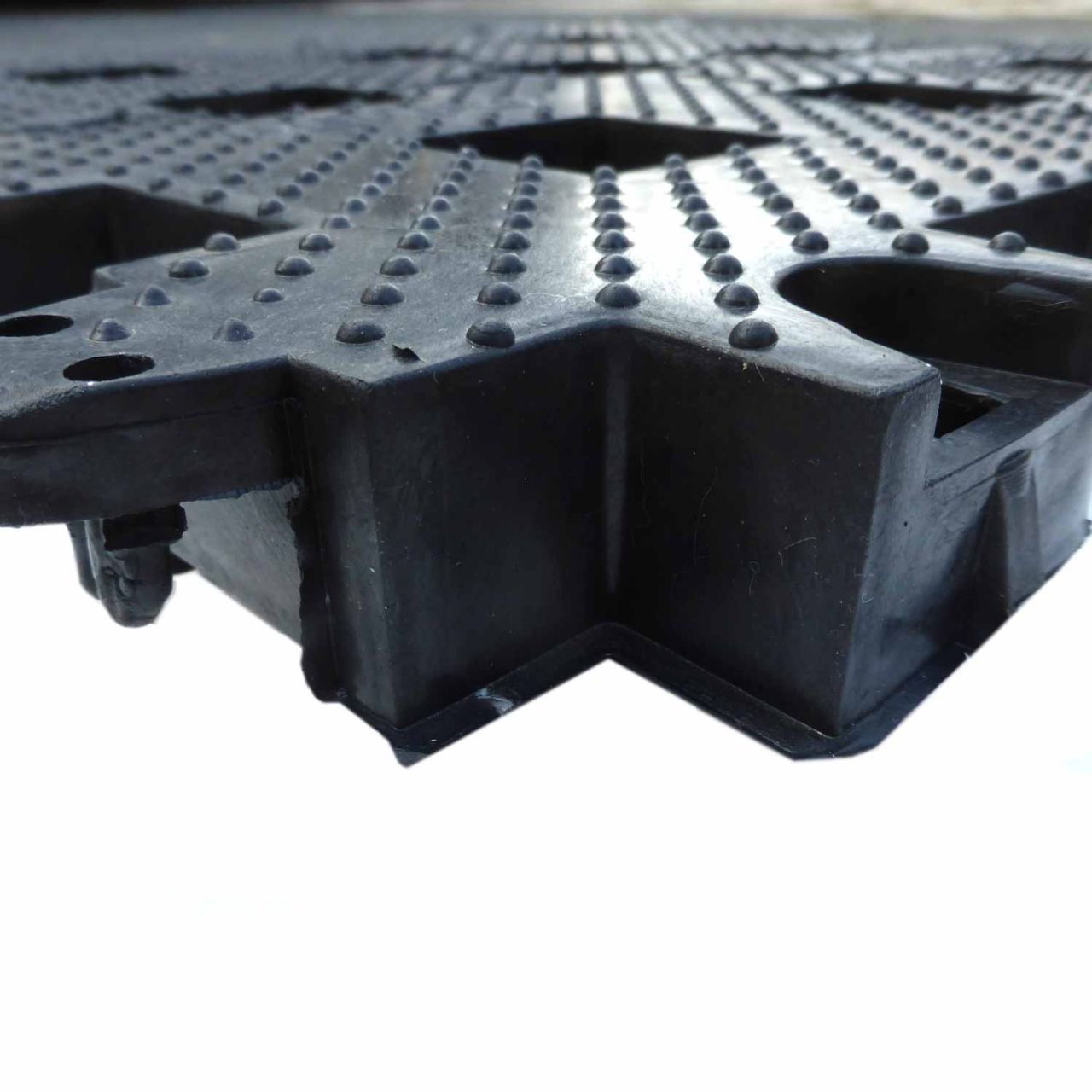 Rasengitterstein RGS35 · 0,16 m² · 400 x 400 x 35 mm · 0,75 kg · 100 t/m² · 1mm Profil · 52mm Gitteröffnungsweite · In-Top Verlegung · Kunststoff · Securatek