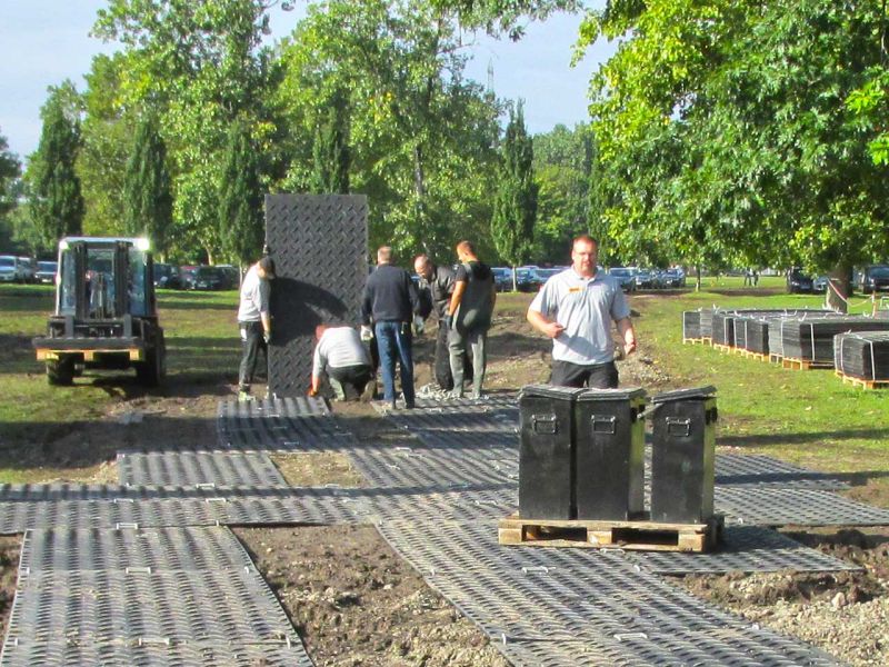 Mobile Fahrstraße für den IAA Besucherparkplatz Frankfurt