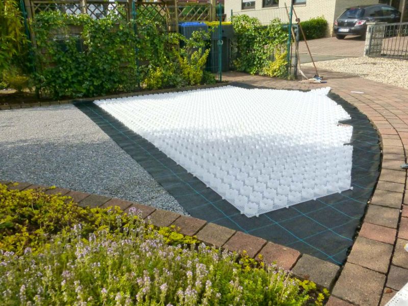 Herstellung eines PKW Stellplatz auf einer schon angelegten Kiesfläche mit dem Kiesgitter KG30