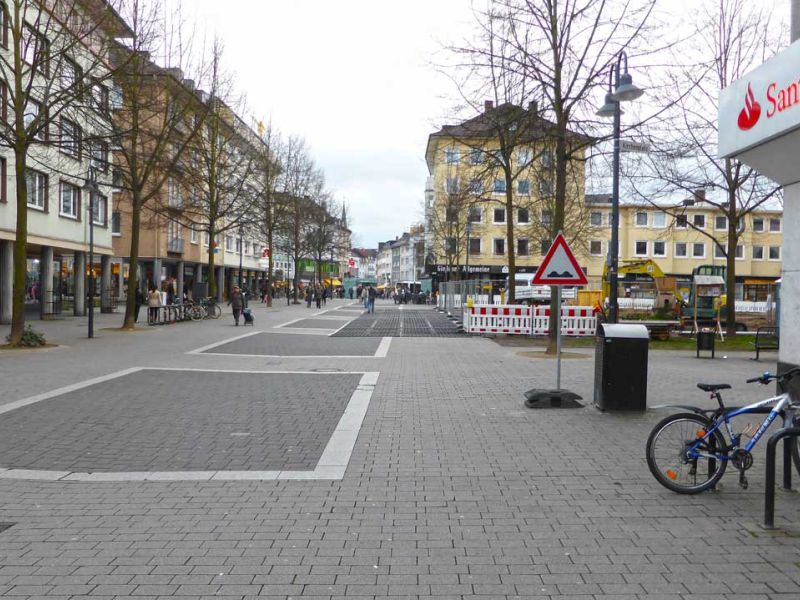 Mobile Baustraße als Pflasterschutz in der Fußgängerzone in Gießen