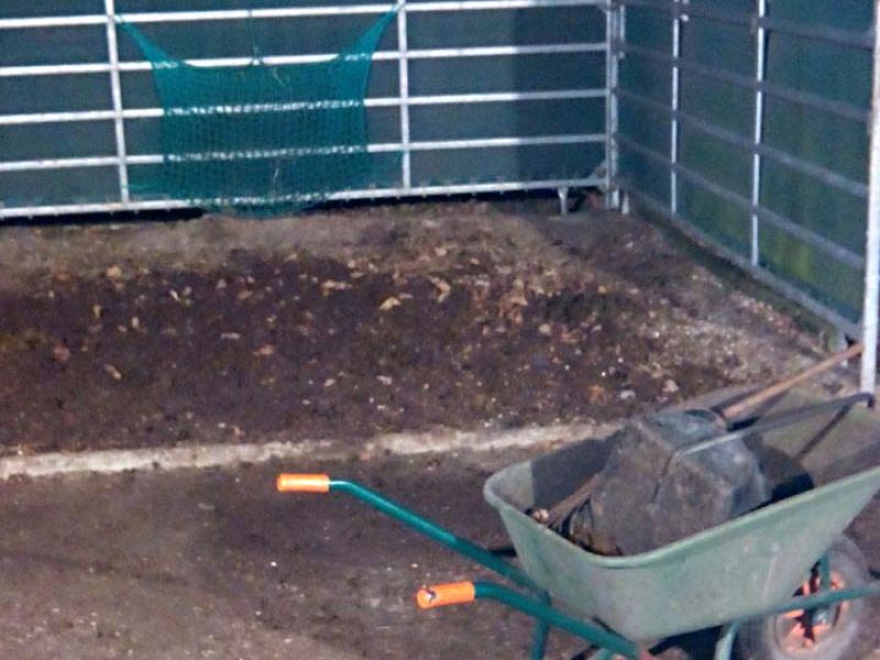 Verlegung des Bodengitter BG30 ohne Unterbau für ein Pferde Paddock / Offenstall